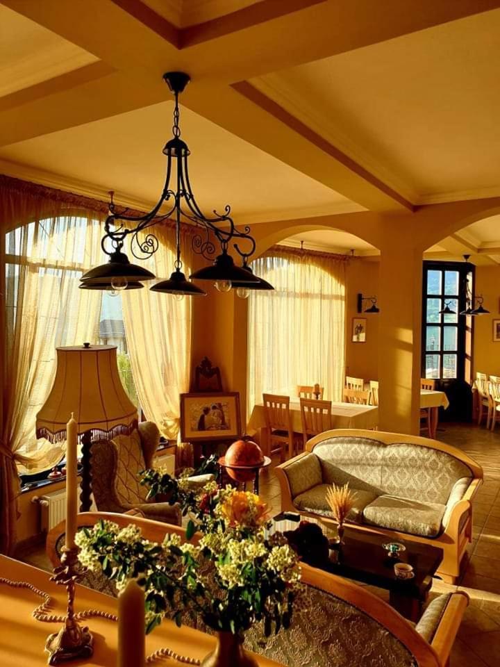Pensiunea Casa Mircea & Restaurant Ешелница Экстерьер фото