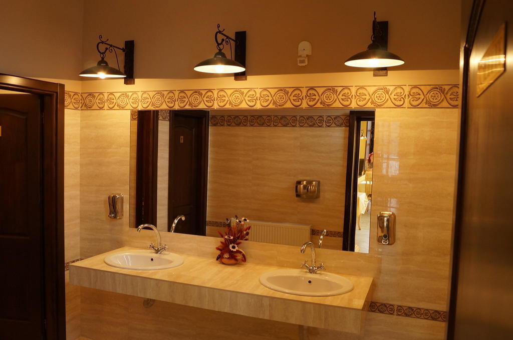 Pensiunea Casa Mircea & Restaurant Ешелница Экстерьер фото